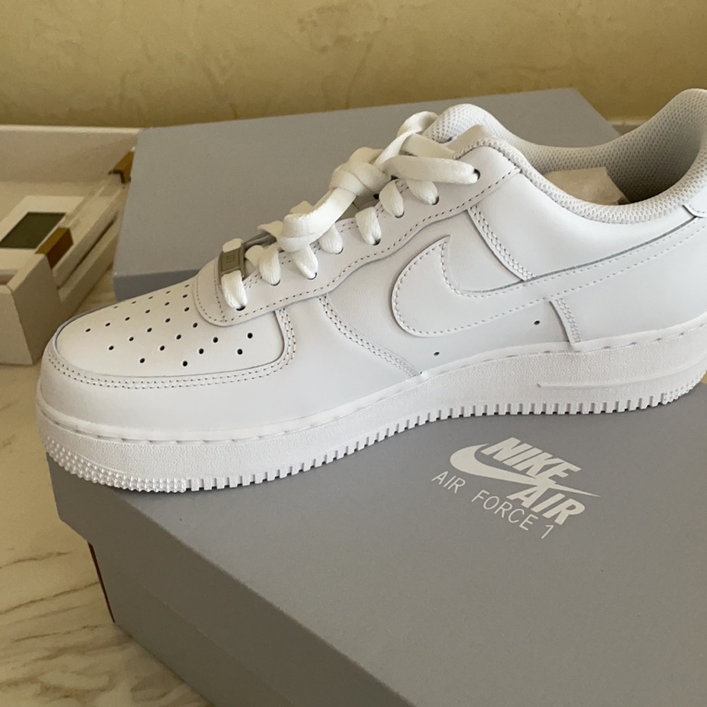 🆕 NEW IN BOX Air Force 1 white